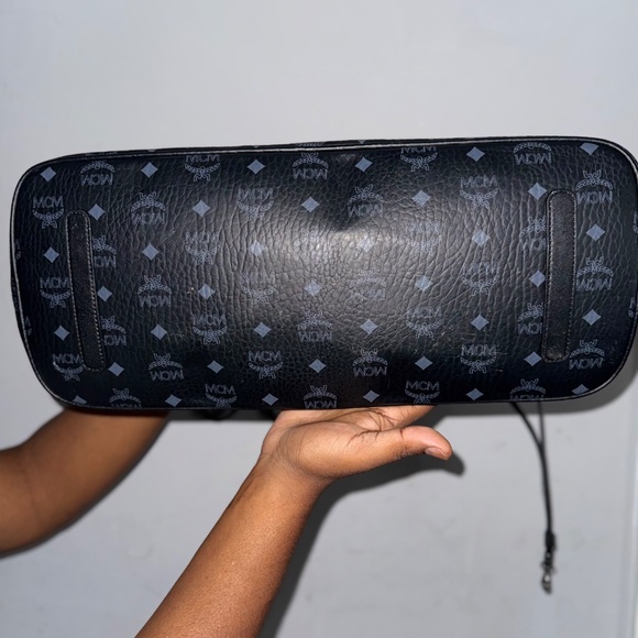 MCM Liz Large Reversible Shopper Tote Bag - Picture 4 of 4